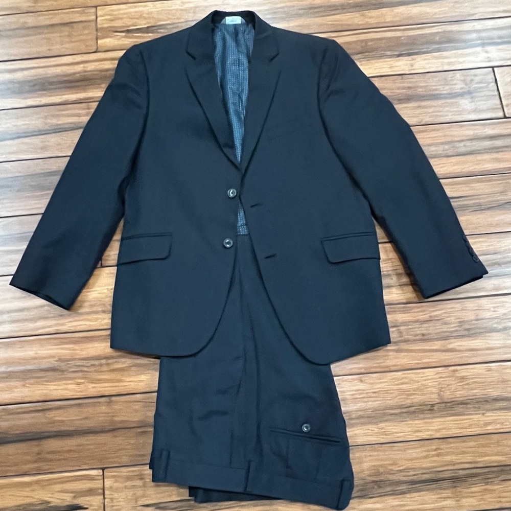 Men’s Navy Madison Suit from Dillards - Jacket 40S / pants 32/32